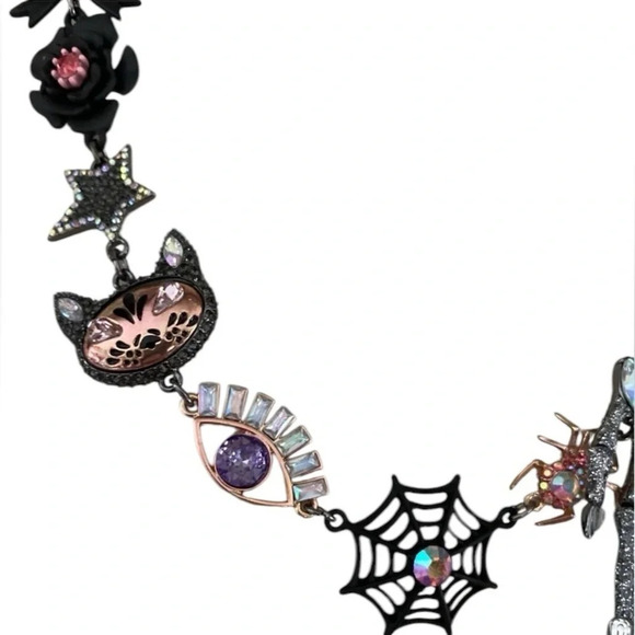 BETSEY JOHNSON Halloween Glam Vampire Revival Pearls & Charms Necklace NEW NWT - Picture 9 of 16